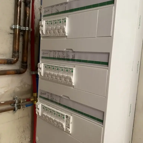 Pose d'un tableau électrique aux normes de sécurité