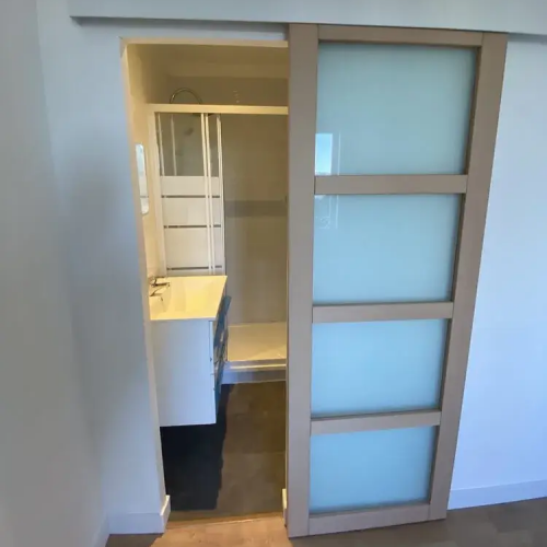Pose d'une porte d'intérieur coulissante